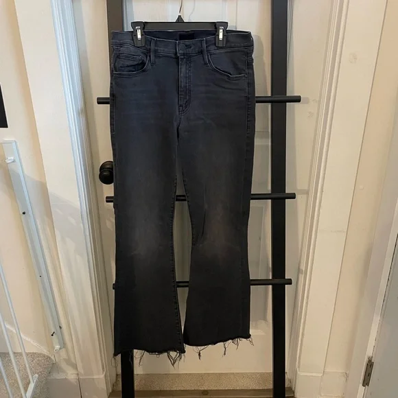 MOTHER The Weekender Fray Black Denim Jeans - Picture 2 of 10